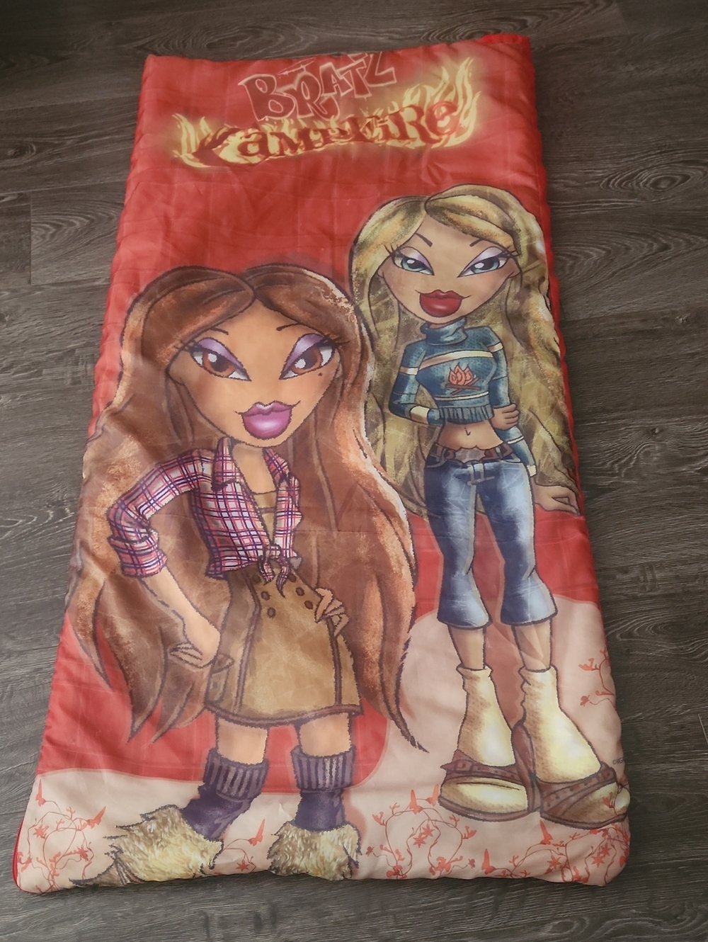 🔥Y2K Bratz Campfire Sleeping Bag featuring Artwork of Yasmin and Cloe